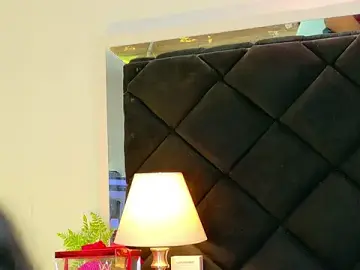 Stripchat Free Porn Cam of Holly_Brensonexx_