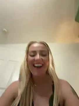 Stripchat Live Porn of RedHeadRoxyUK