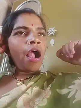 Stripchat Nude Webcam of Cut_usha35