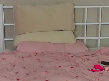 Stripchat Adult Webcam of luxmeltmoon