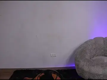 Stripchat Sex Cam of anyiled_hot