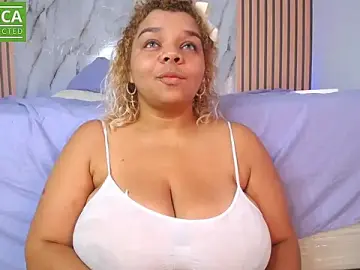 Stripchat Live Sex Cam of CasieBigtits