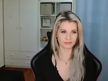 Stripchat Free Live Porn of KristineGlow