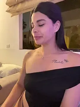 Stripchat Live Sex Cam of Leah_Honey26