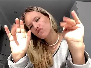 Stripchat Live Sex of SashaSunnyShy
