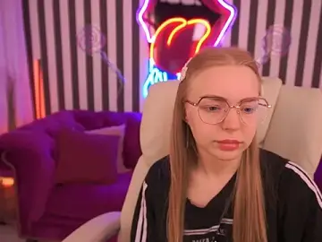 Stripchat Live Sex Cam of EmilySunshineS