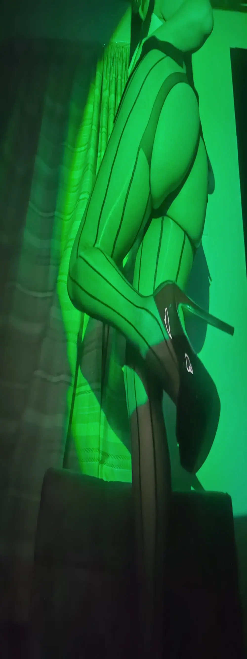Mysterius_Woman