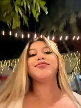 Stripchat Live Porn of lunablossom_
