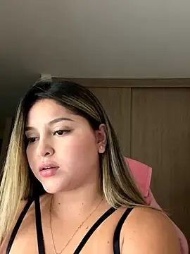 Stripchat Free Live Porn of lunablossom_