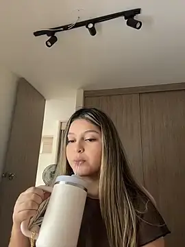 Stripchat Sex Cam of lunablossom_