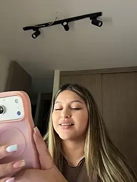 Stripchat Adult Video Chat of lunablossom_