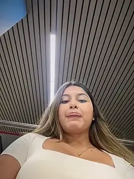 Stripchat Free Porn Cam of lunablossom_