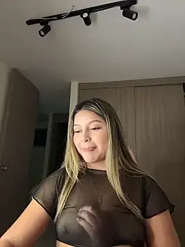 Stripchat Free Porn Cam of lunablossom_