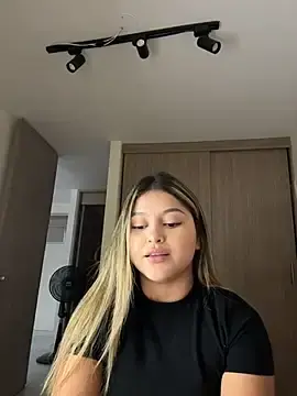 Stripchat Free Live Porn of lunablossom_