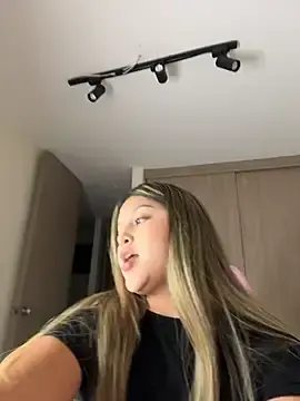 Stripchat Nude Webcam of lunablossom_