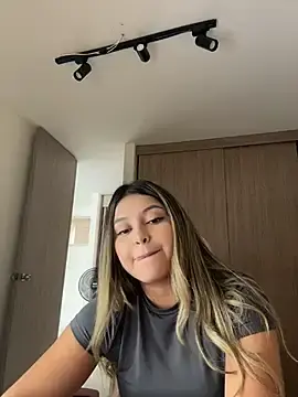 Stripchat Live Porn of lunablossom_