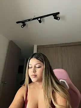 Stripchat Watch Live Sex Cams of lunablossom_