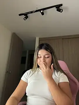 Stripchat Live Sex of lunablossom_