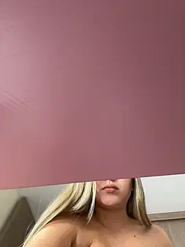 Stripchat Adult Video Chat of lunablossom_