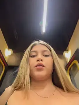 Stripchat Adult Webcam of lunablossom_