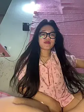 Stripchat Free Porn Cam of Leeeeiu