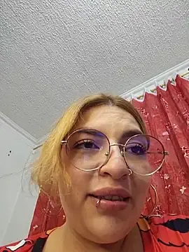 Stripchat Sex Cam of mila_curvy