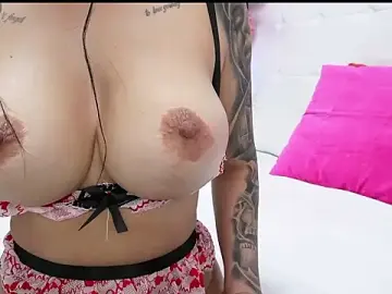 Stripchat Sex Cam of KiraDesira