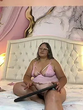 Stripchat Free Porn Cam of Lucy_Milf_474