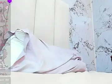 Stripchat Live Sex Cam of MILEY_JOAS2