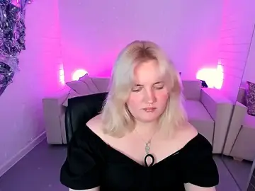Stripchat Live Sex Cam of KathyBriggs