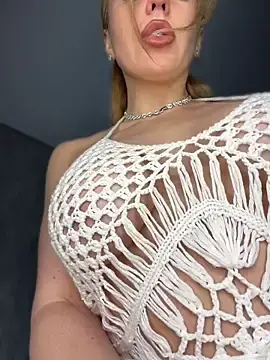 Stripchat Adult Webcam of MilfNextDoor20