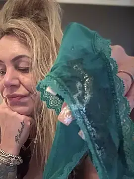 Stripchat Live Sex Cam of blondebitch2