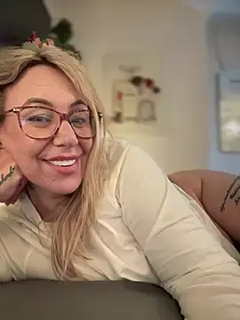 Stripchat Best live sex cam show of blondebitch2