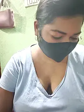 Stripchat Live Sex Cam of Liyaa_24