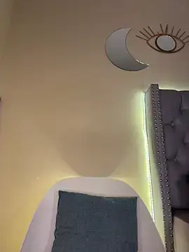 Stripchat Adult Webcam of KIARAPRETTY