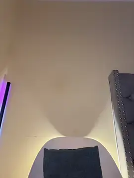 Stripchat Adult Webcam of KIARAPRETTY