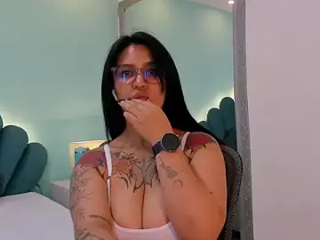 Stripchat Nude Webcam of sharlott18