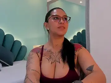 Stripchat Free Porn Cam of sharlott18