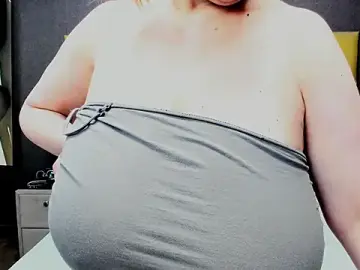 Stripchat Sex Cam of KiraLeila