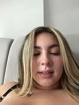 Stripchat Adult Video Chat of Cloee_Rainbow1