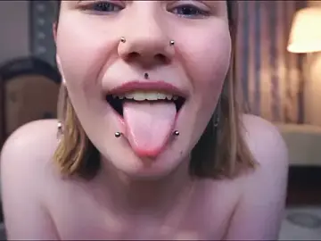 Stripchat Adult Webcam of MoiraHavins