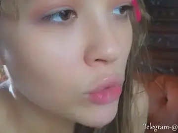 Stripchat Live Sex Cam of DemiDee