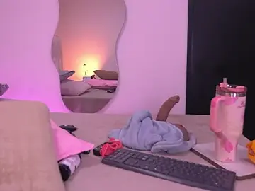 Stripchat Free Porn Cam of violeta_aroca