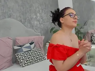 Stripchat Sex Cam of LisaCroft