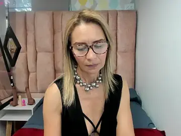 Stripchat Adult Webcam of Issa_Milf__