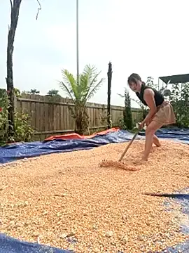 Stripchat Watch Live Sex Cams of Linda-yiyi