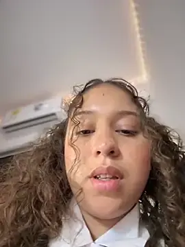 Stripchat Best Webcam of Shara_dreams
