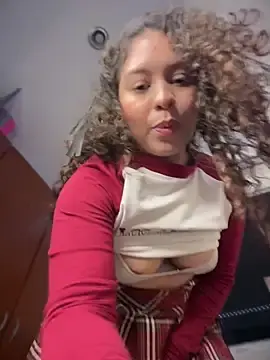 Stripchat Live Sex of Shara_dreams