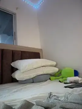 Stripchat Live Sex of Shara_dreams