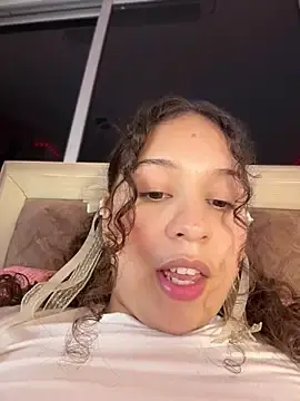 Stripchat Best Webcam of Shara_dreams